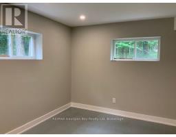 5 Oakwood Avenue N, Tiny, ON L9M0J2 Photo 14