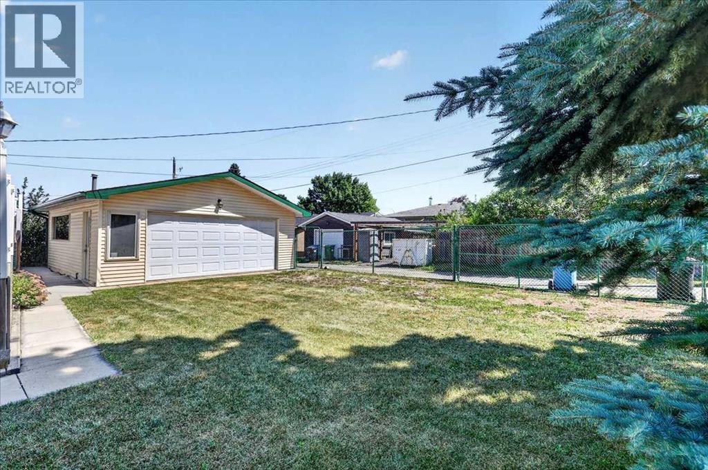 7727 Bowcliffe Crescent NW - Image 42