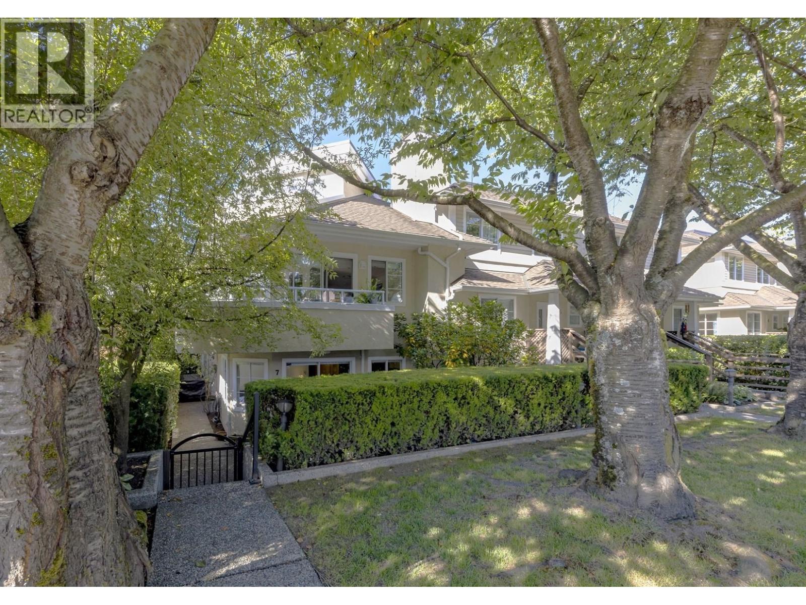 7 249 E 4TH STREET