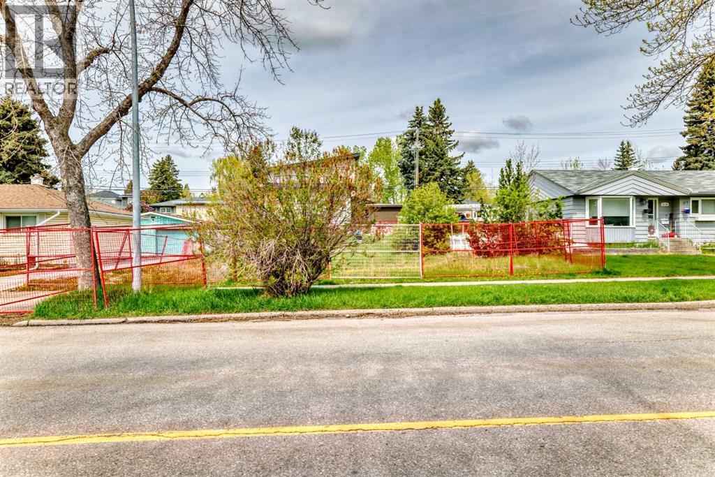 521 Northmount Drive NW, Highwood, Calgary photo 1