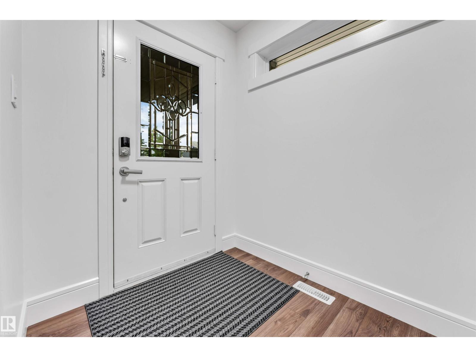6727 20 Ave SW - 2