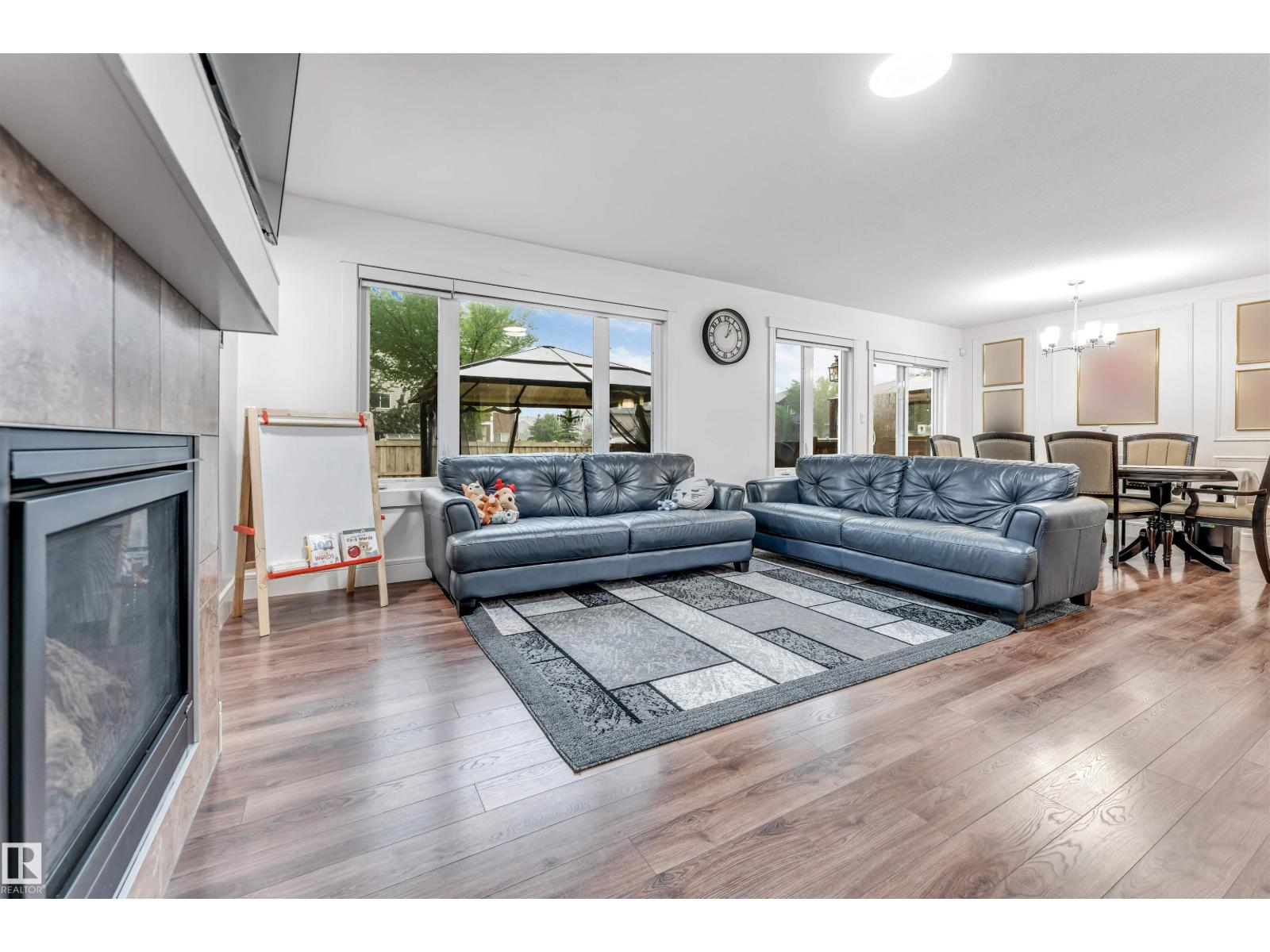 6727 20 Ave SW - 7
