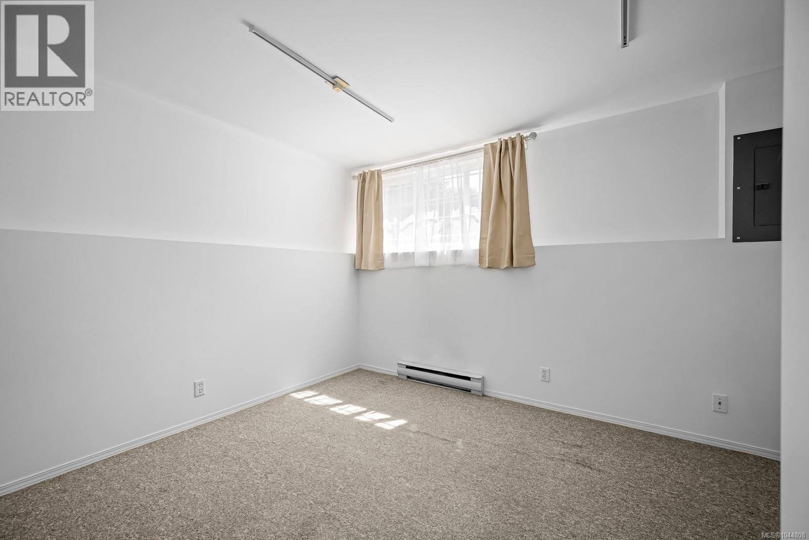 #B 2221 Embleton Cres - 32