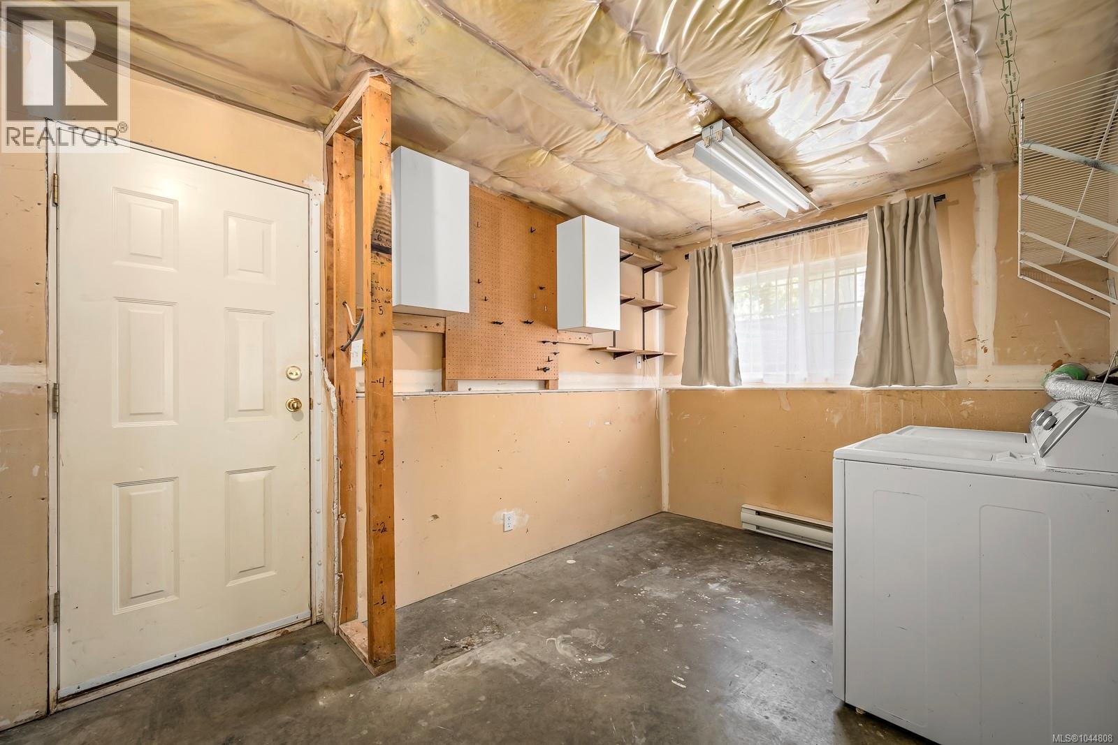 #B 2221 Embleton Cres - 35