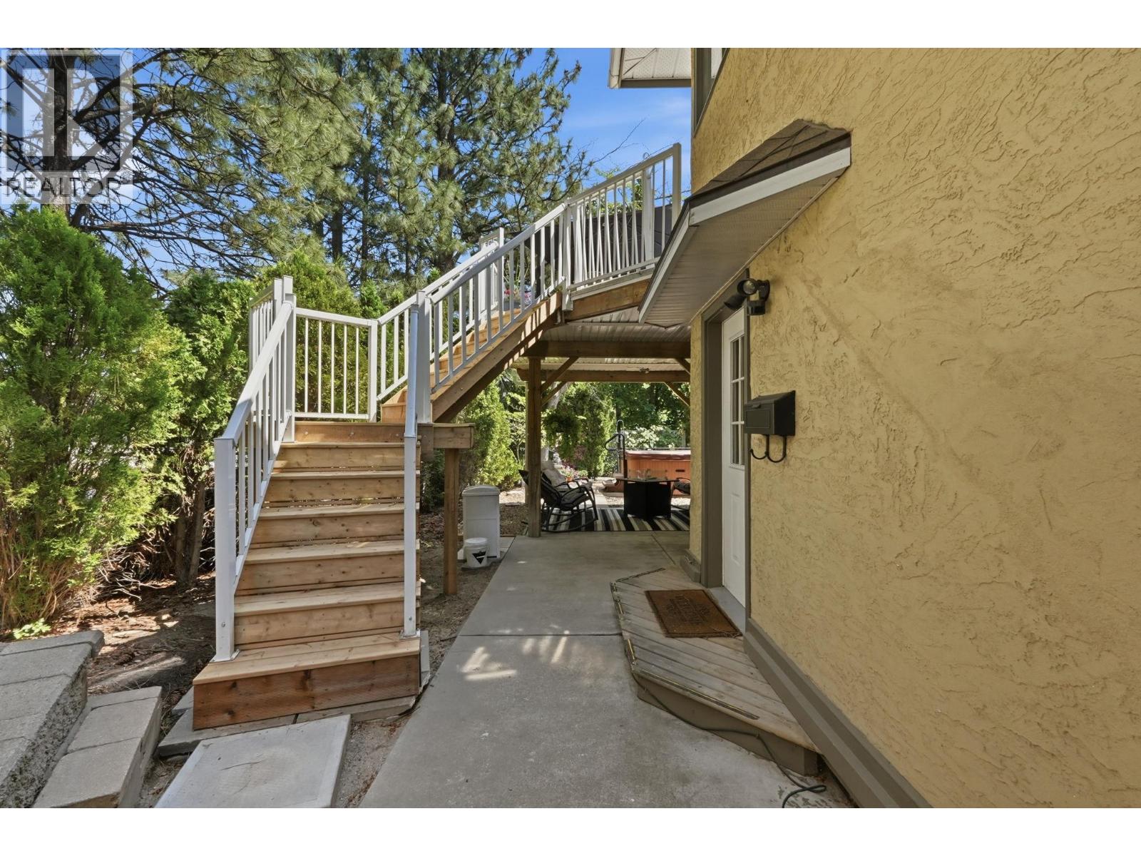  1977 Covington Crescent, West Kelowna