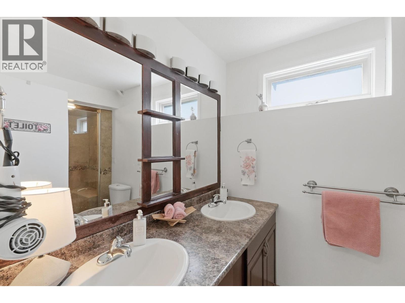 1977 Covington Crescent, West Kelowna