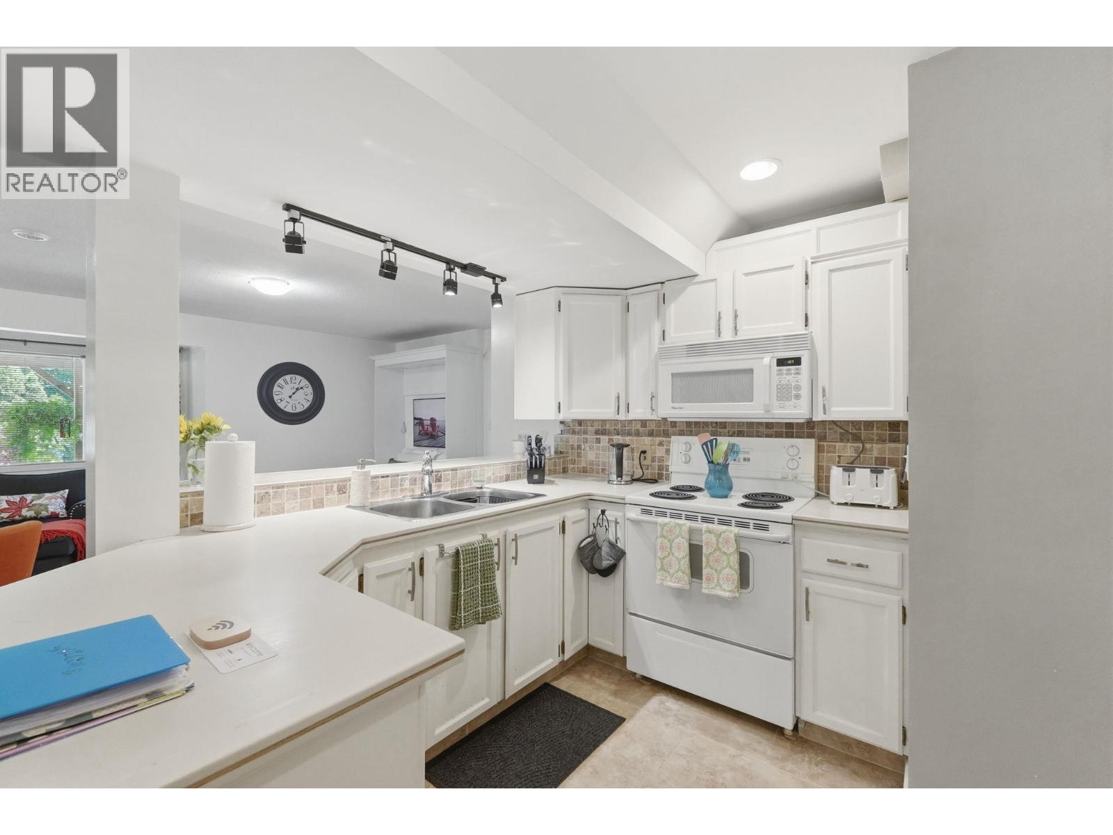  1977 Covington Crescent, West Kelowna