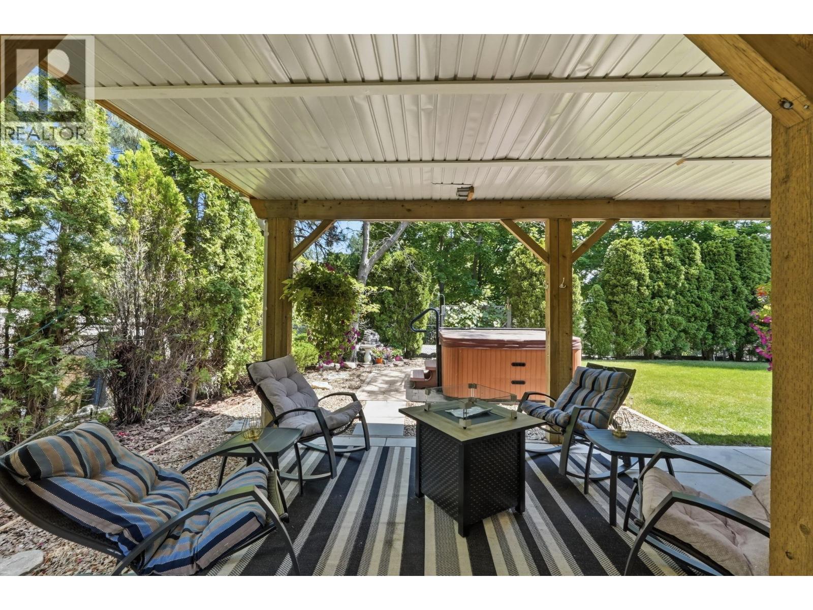  1977 Covington Crescent, West Kelowna