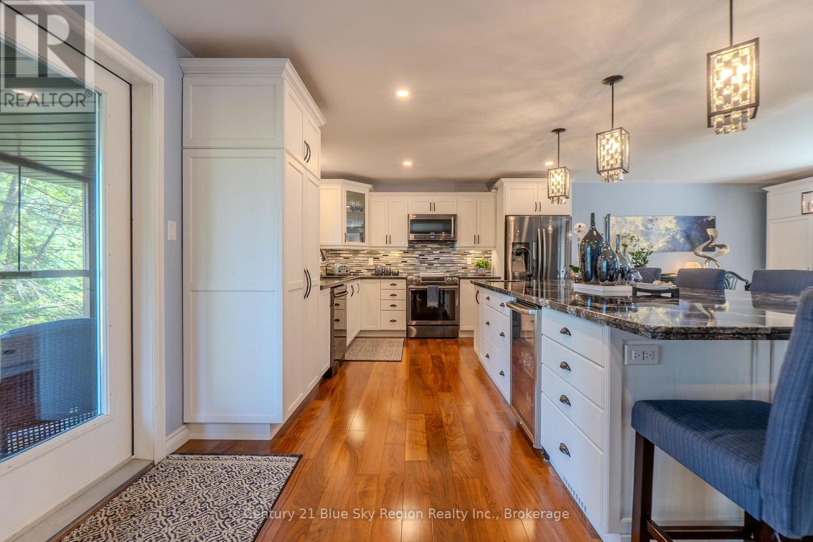731 MACPHERSON DRIVE - 11