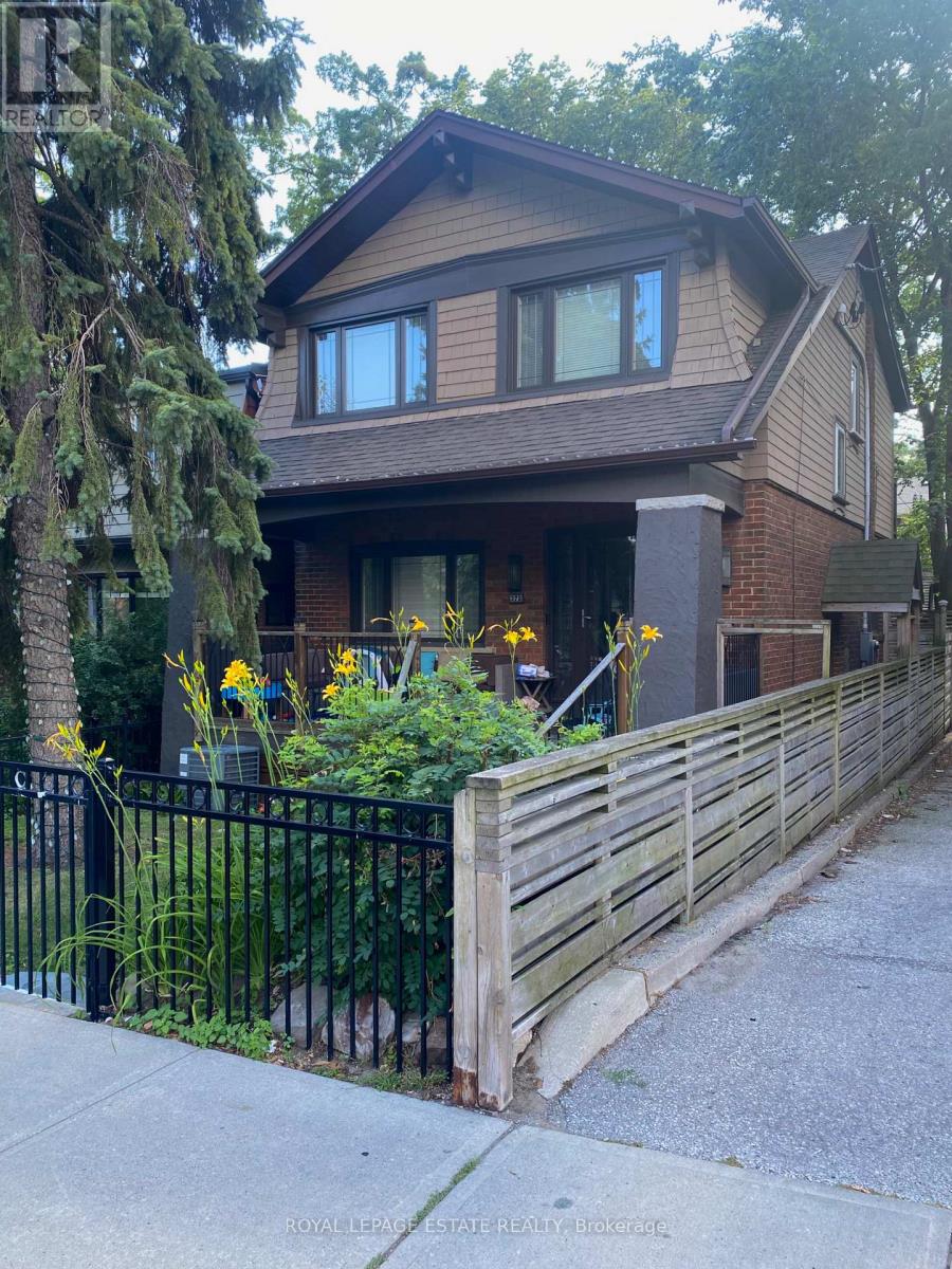 Photo of 372 Victoria Park Avenue