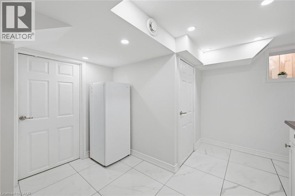 205 DUMBARTON Avenue - 32