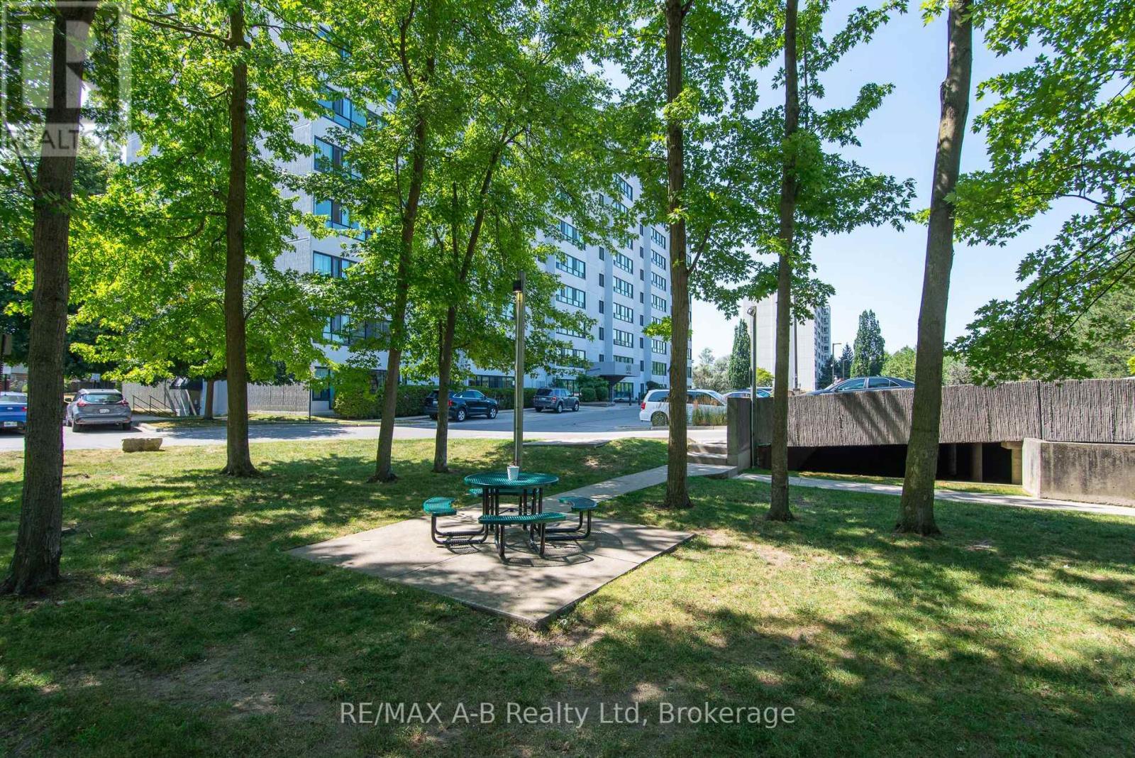 #407 600 GRENFELL DRIVE W - 2