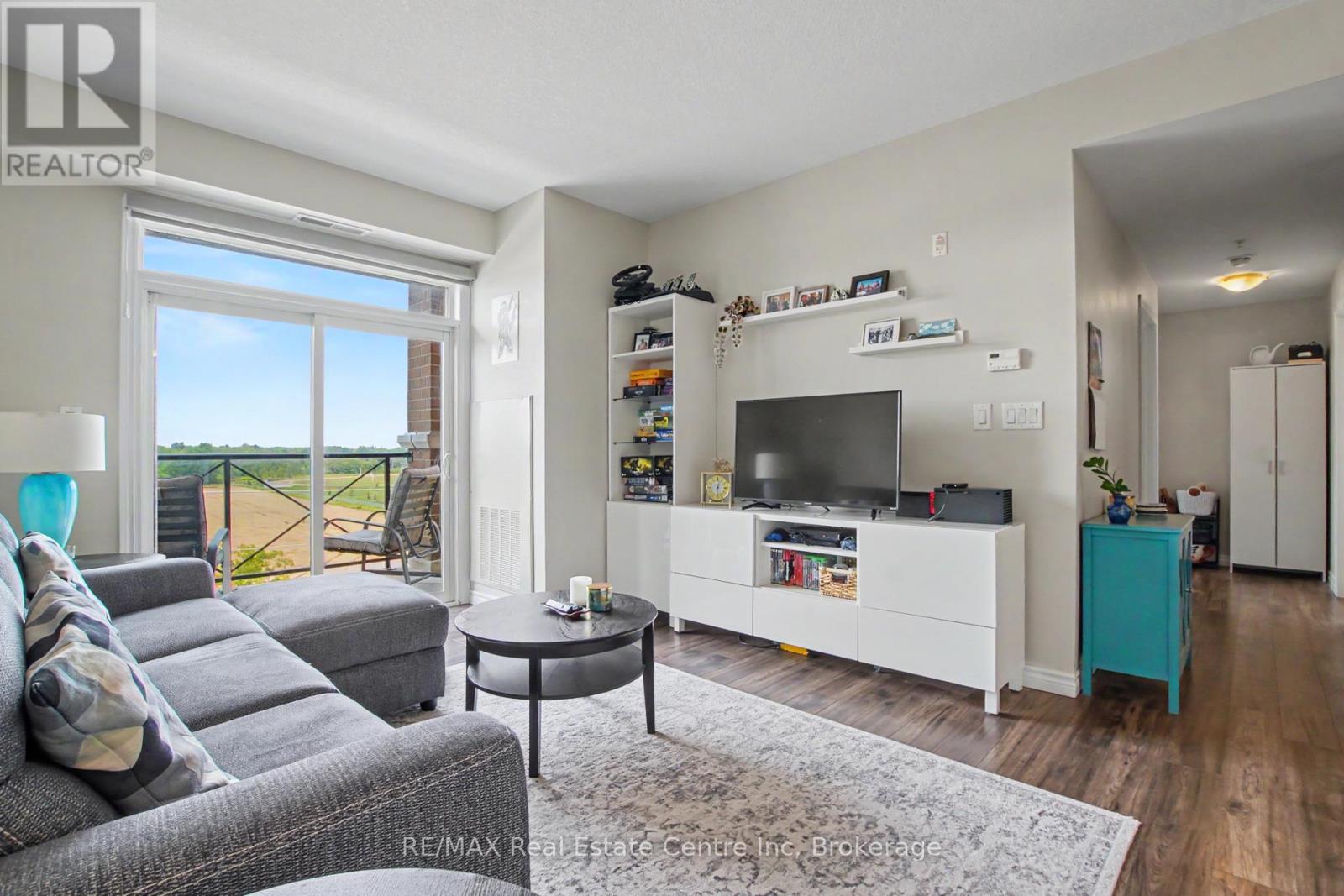 #410 2 COLONIAL DRIVE - 12