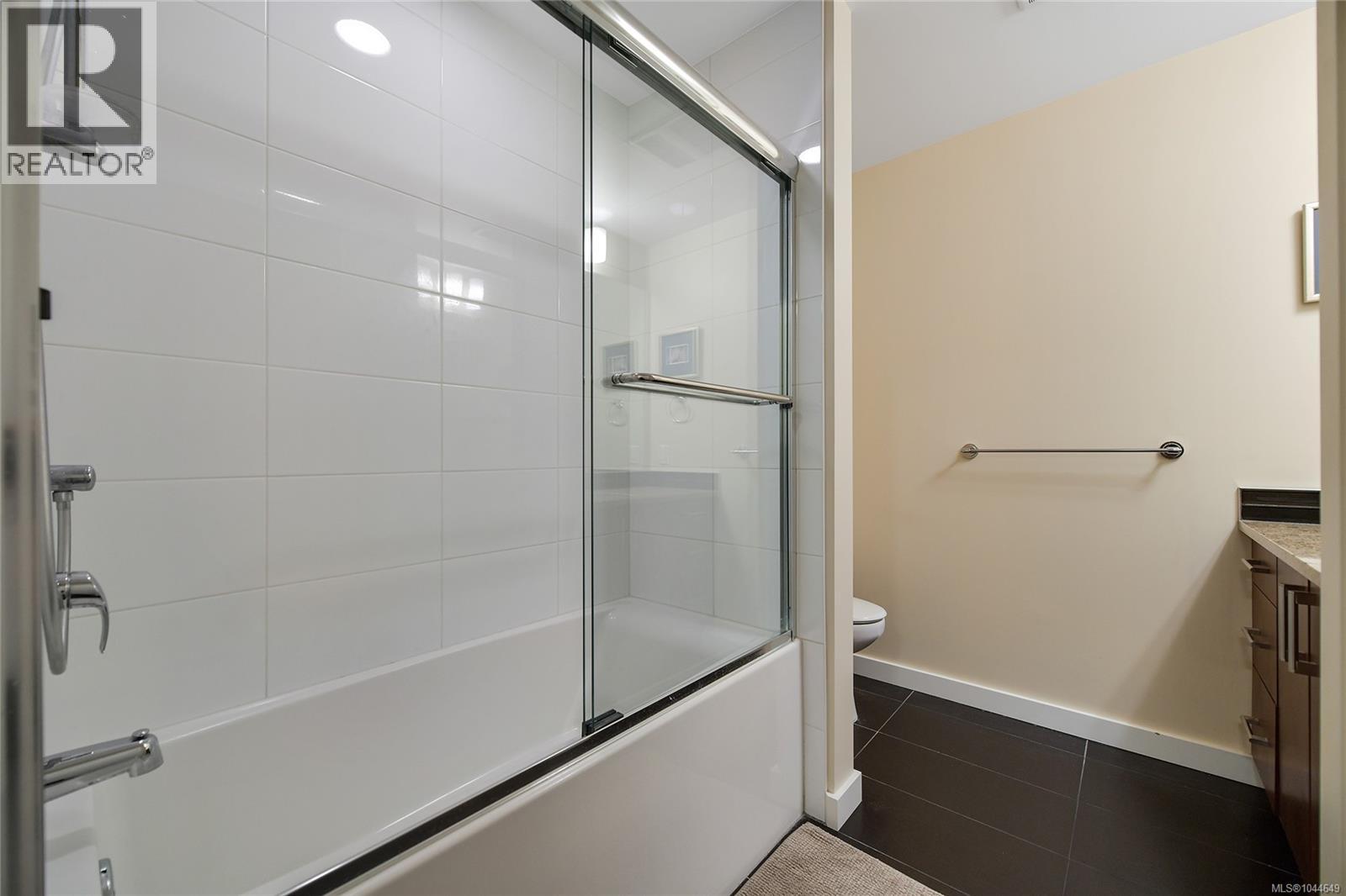 201 591 Latoria Road, Langford