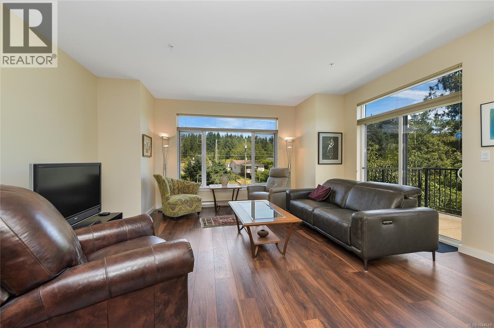 #201 591 Latoria Rd - 11