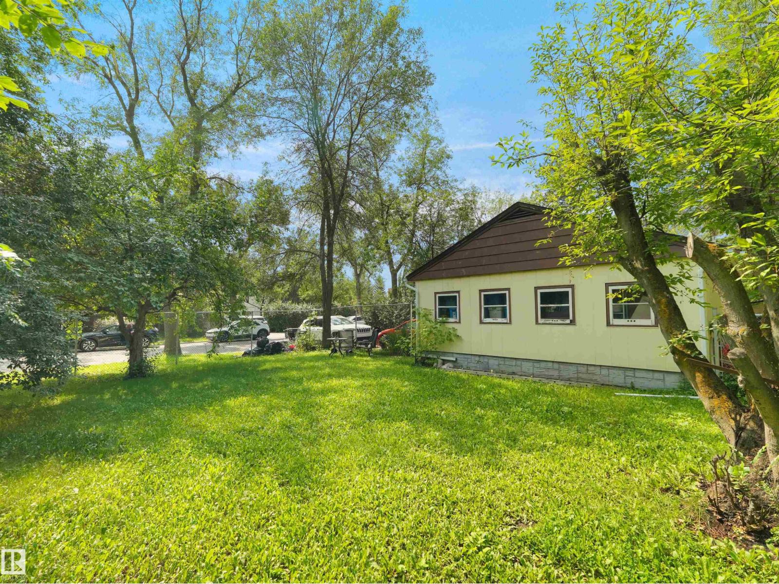 10816 54 AV NW - 11