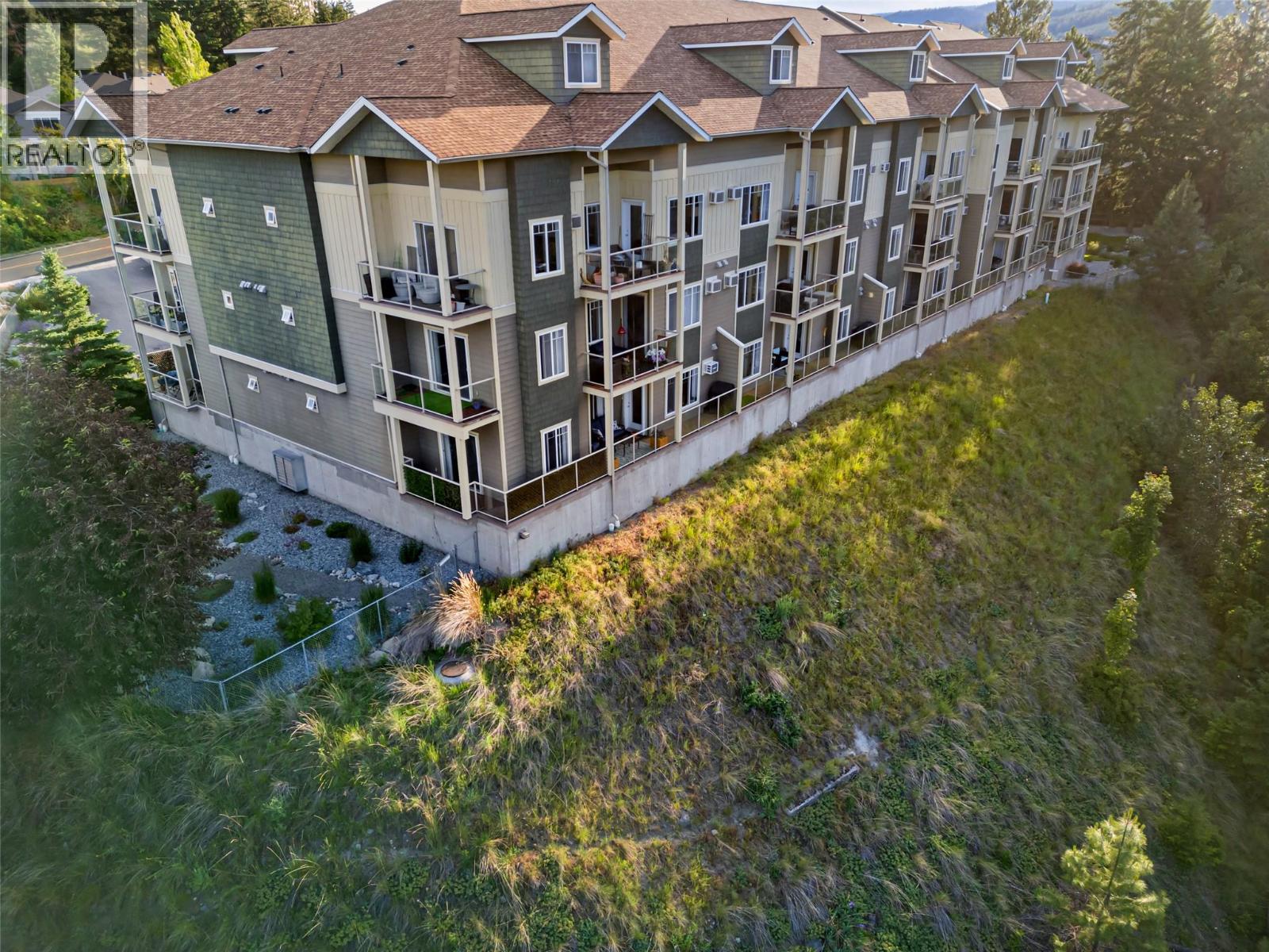110 2120 Shannon Ridge Drive, West Kelowna