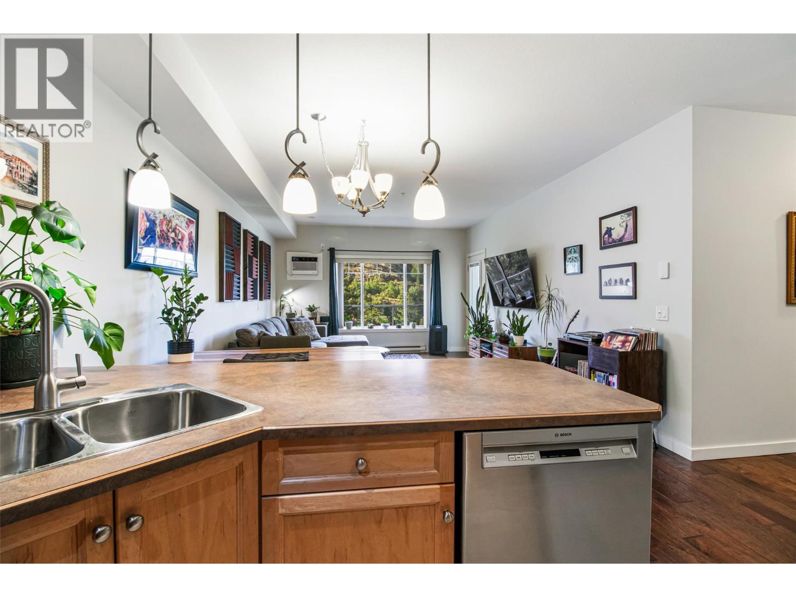 110 2120 Shannon Ridge Drive, West Kelowna