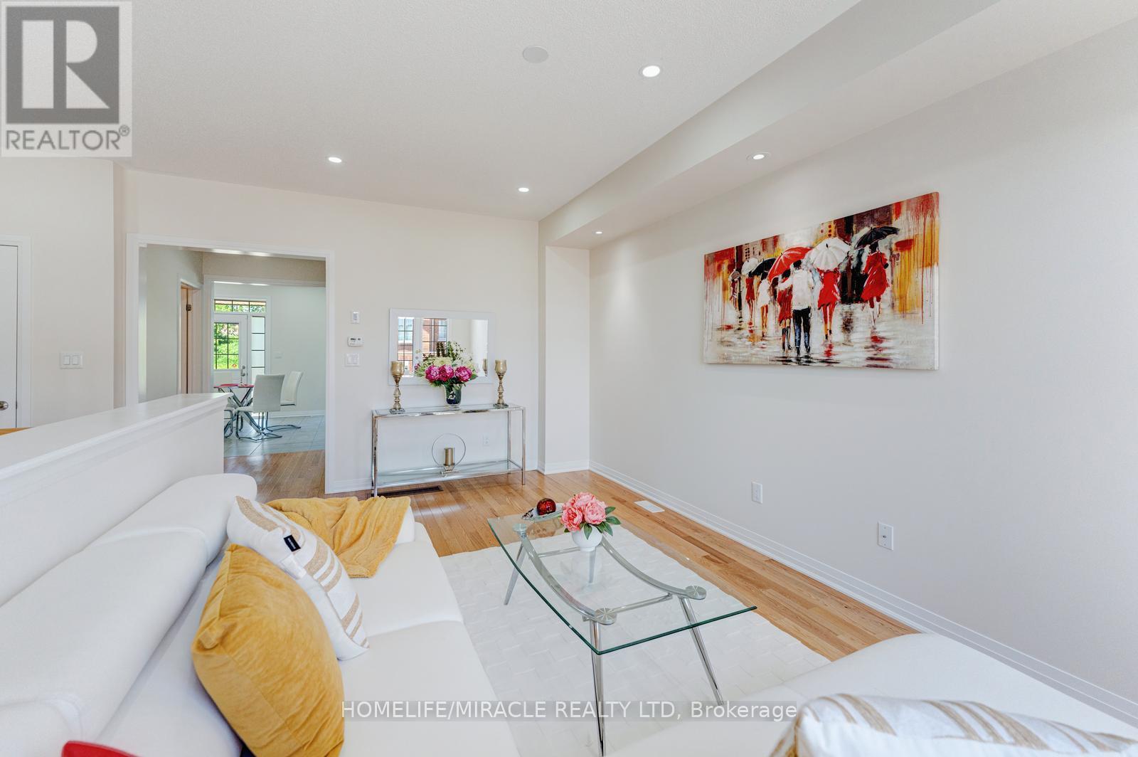 #12 172 PARKINSON CRESCENT - Image 11
