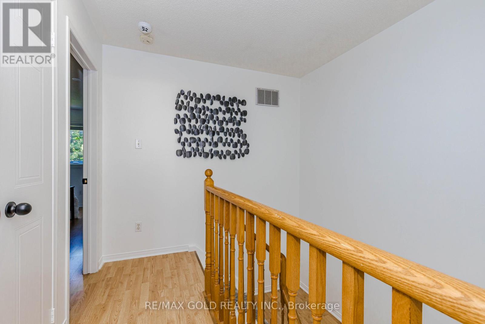 52 WICKSTEAD COURT - 22