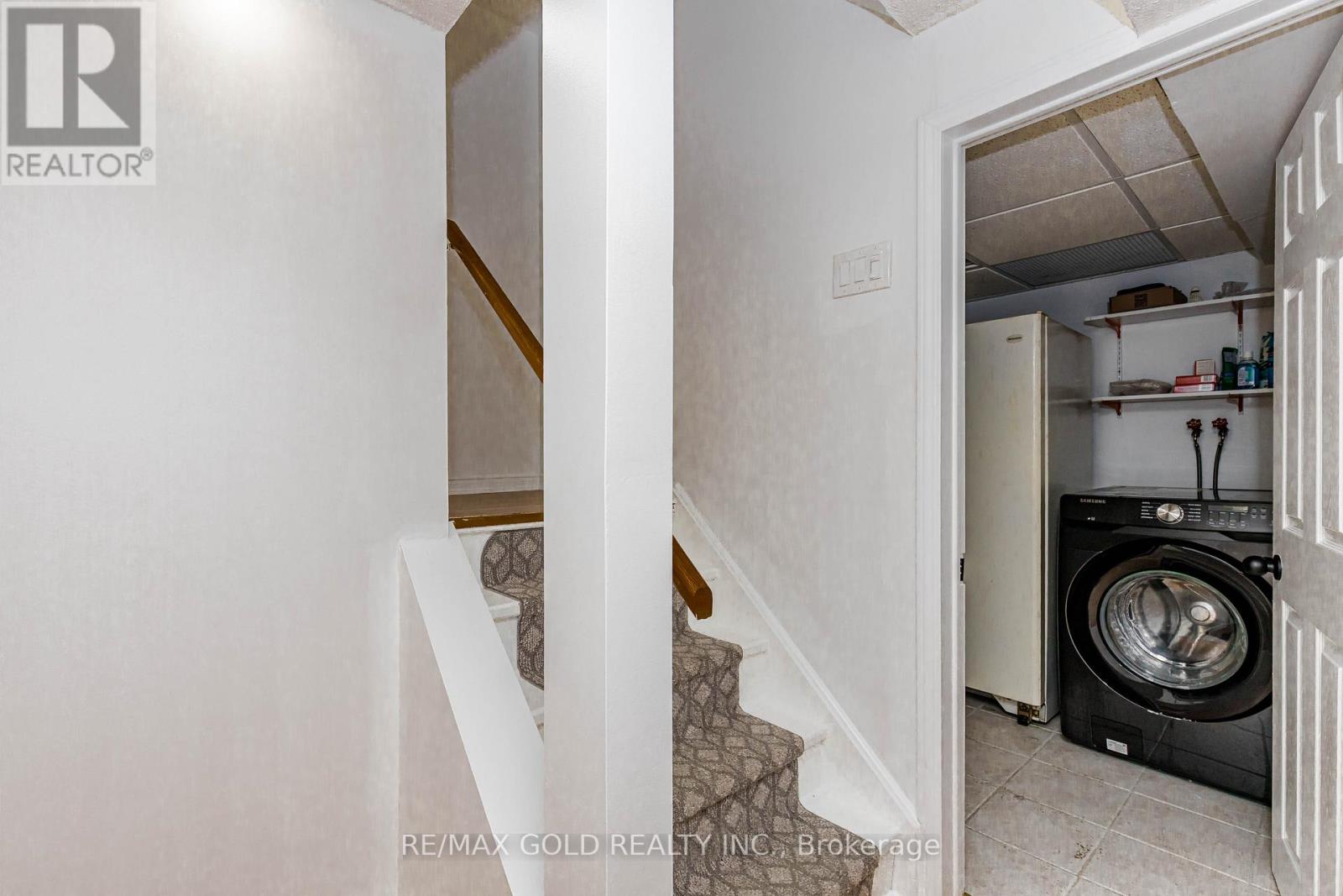 52 WICKSTEAD COURT - Image 33