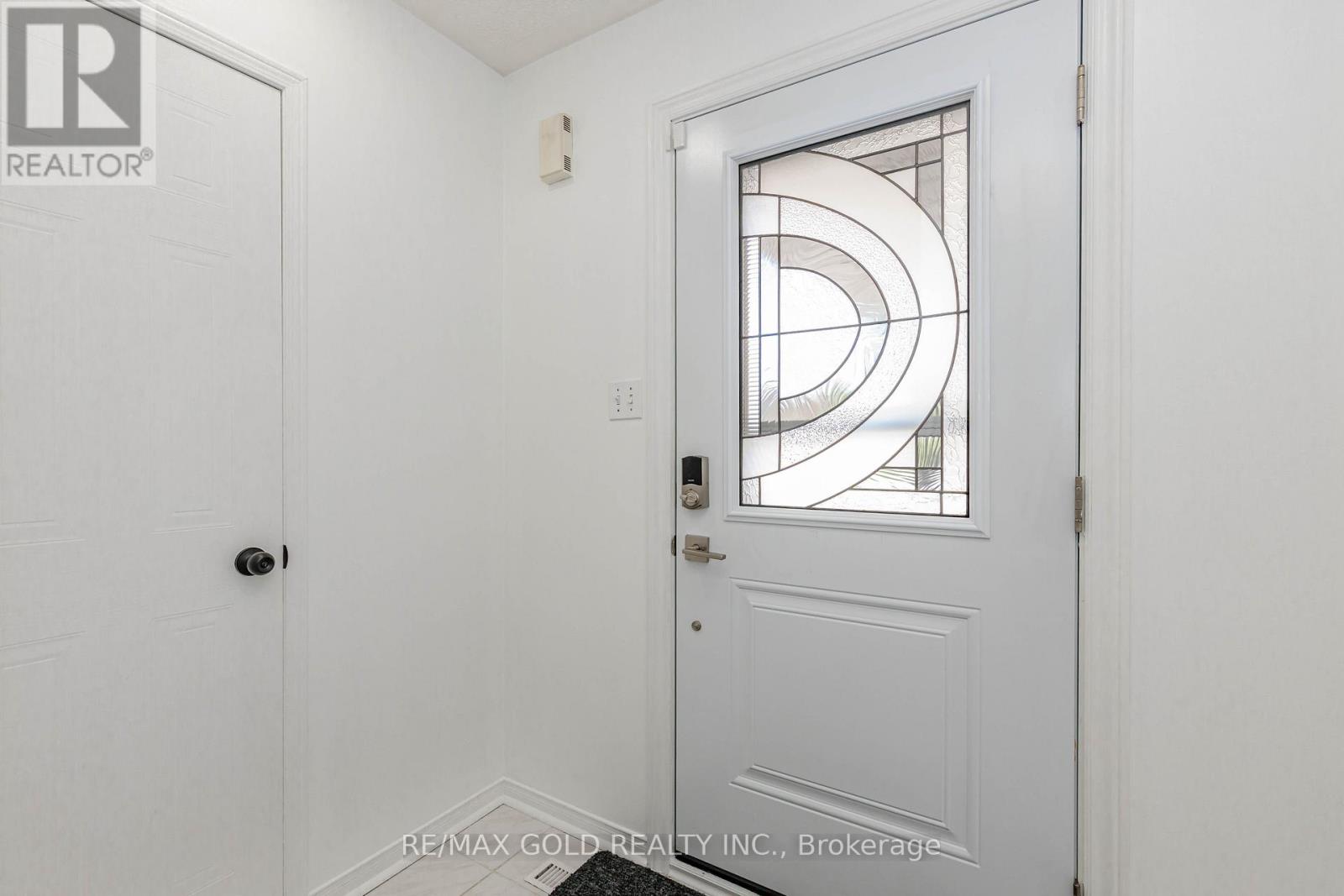 52 WICKSTEAD COURT - 4