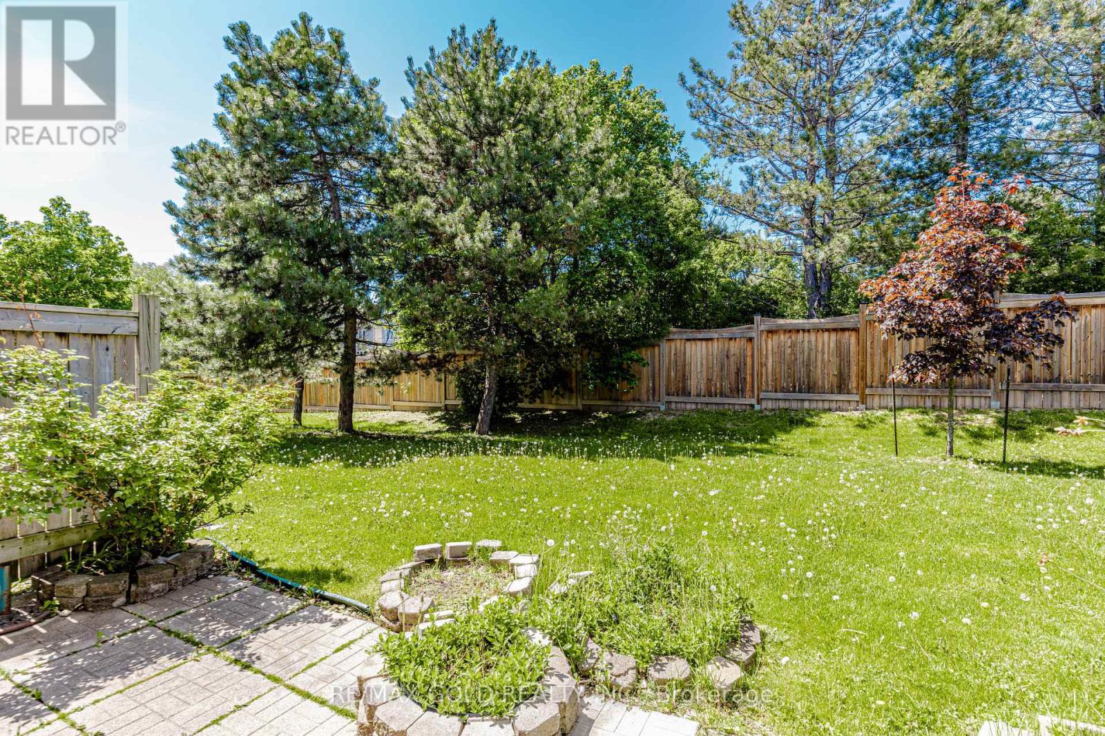 52 WICKSTEAD COURT - Image 40