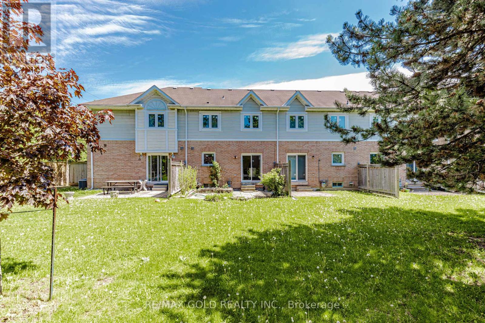 52 WICKSTEAD COURT - 42