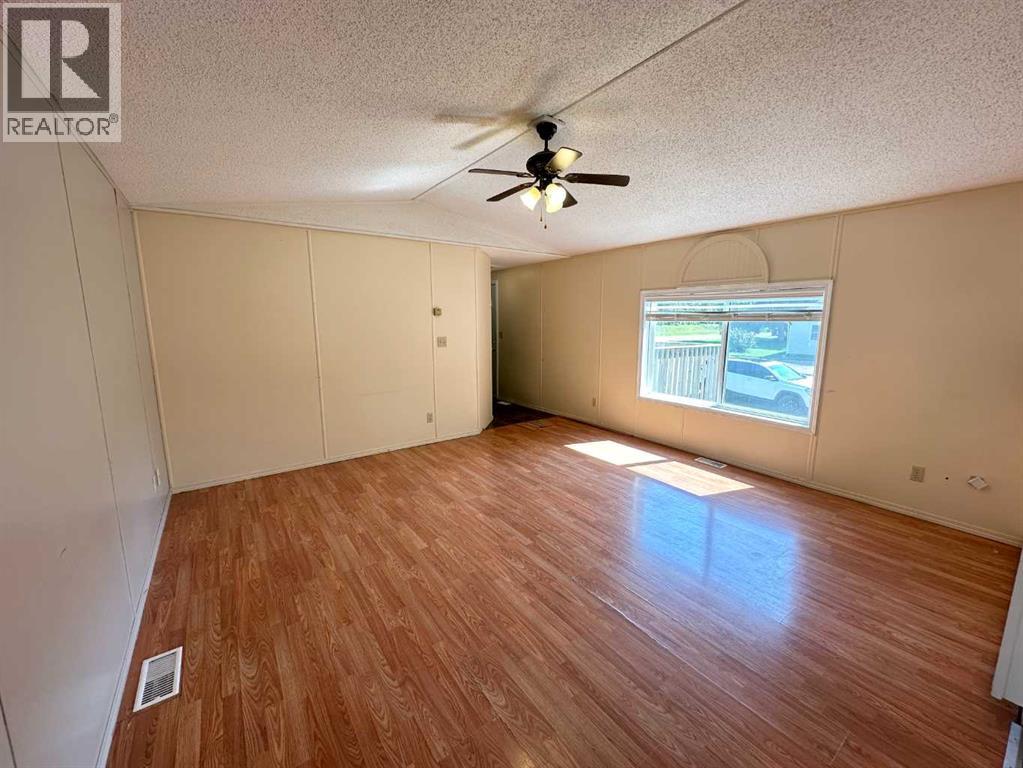 5001 51 Street - Image 4