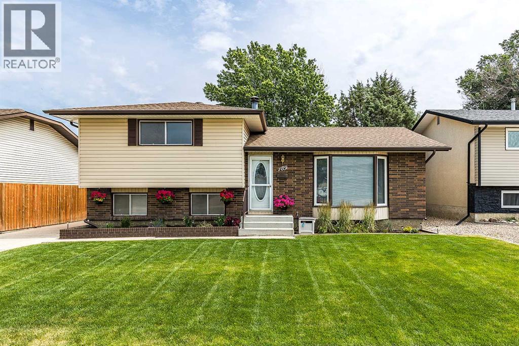 189 Hull Crescent NE - 1