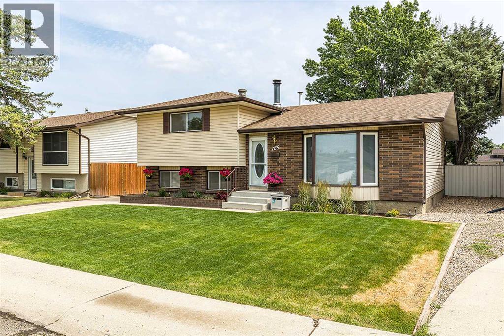 189 Hull Crescent NE - 3