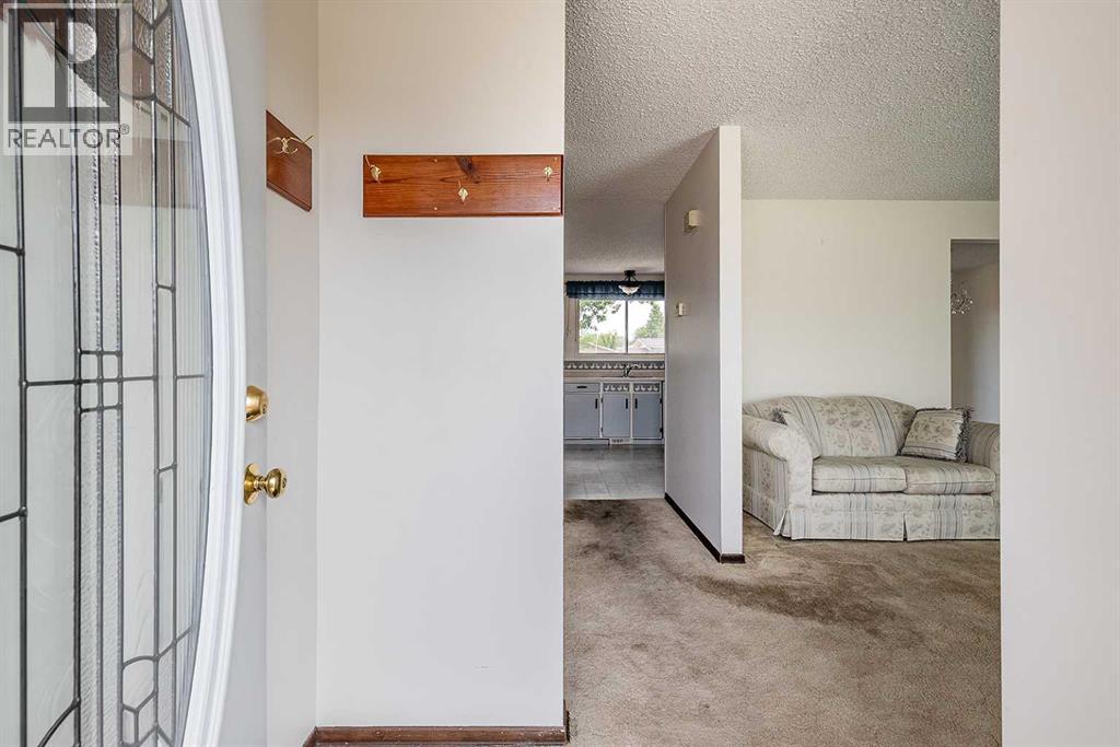 189 Hull Crescent NE - Image 4