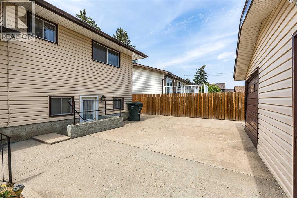 189 Hull Crescent NE - Image 42