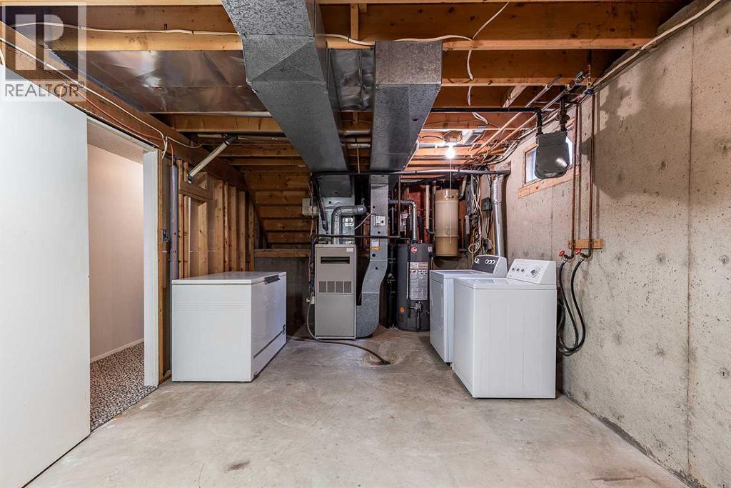 189 Hull Crescent NE - Image 32