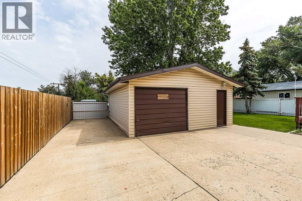189 Hull Crescent NE - 34