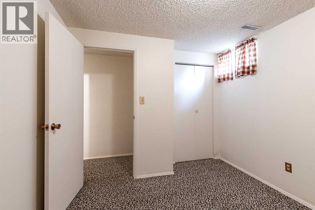 189 Hull Crescent NE - 30