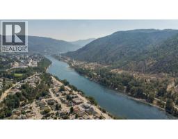 2045 Columbia Avenue, Trail, BC V1R1K7 Photo 9