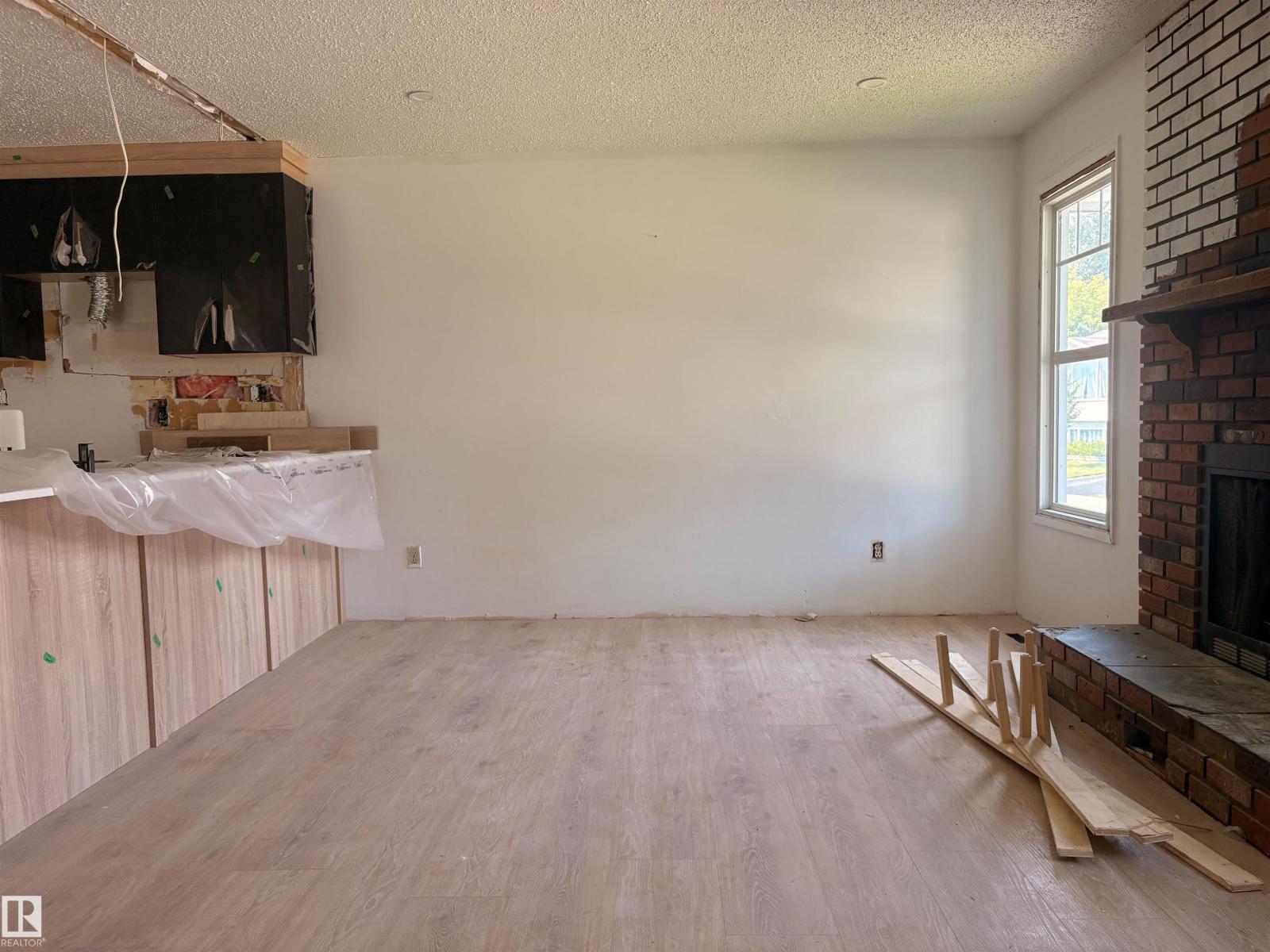 18007 73 AV NW, Lymburn, Edmonton photo 4