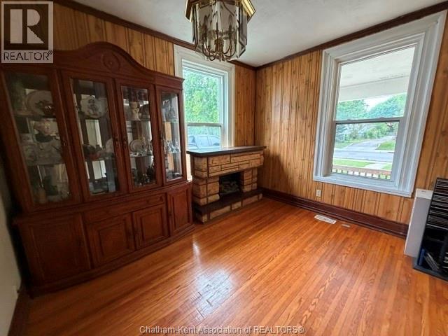 303 Wellington STREET West - 5