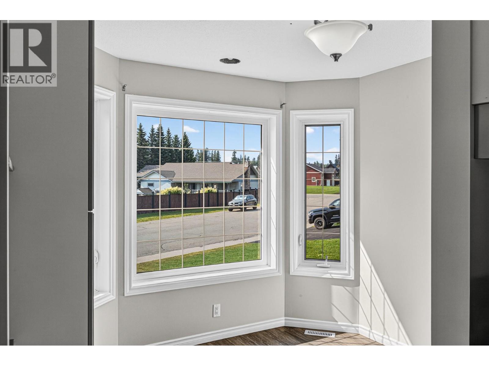 1255 VALLEY VIEW Drive - Image 12