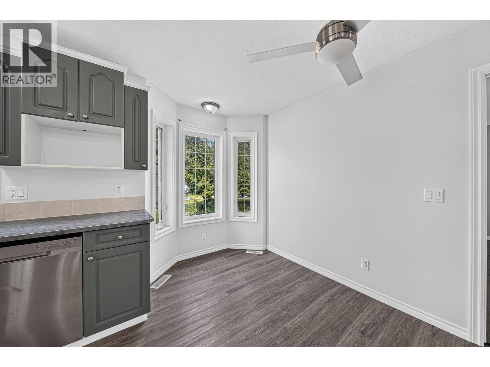 1255 VALLEY VIEW Drive - Image 11