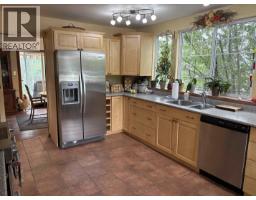 Foyer - 404 N Birch Avenue, 100 Mile House, BC V0K2E0 Photo 12