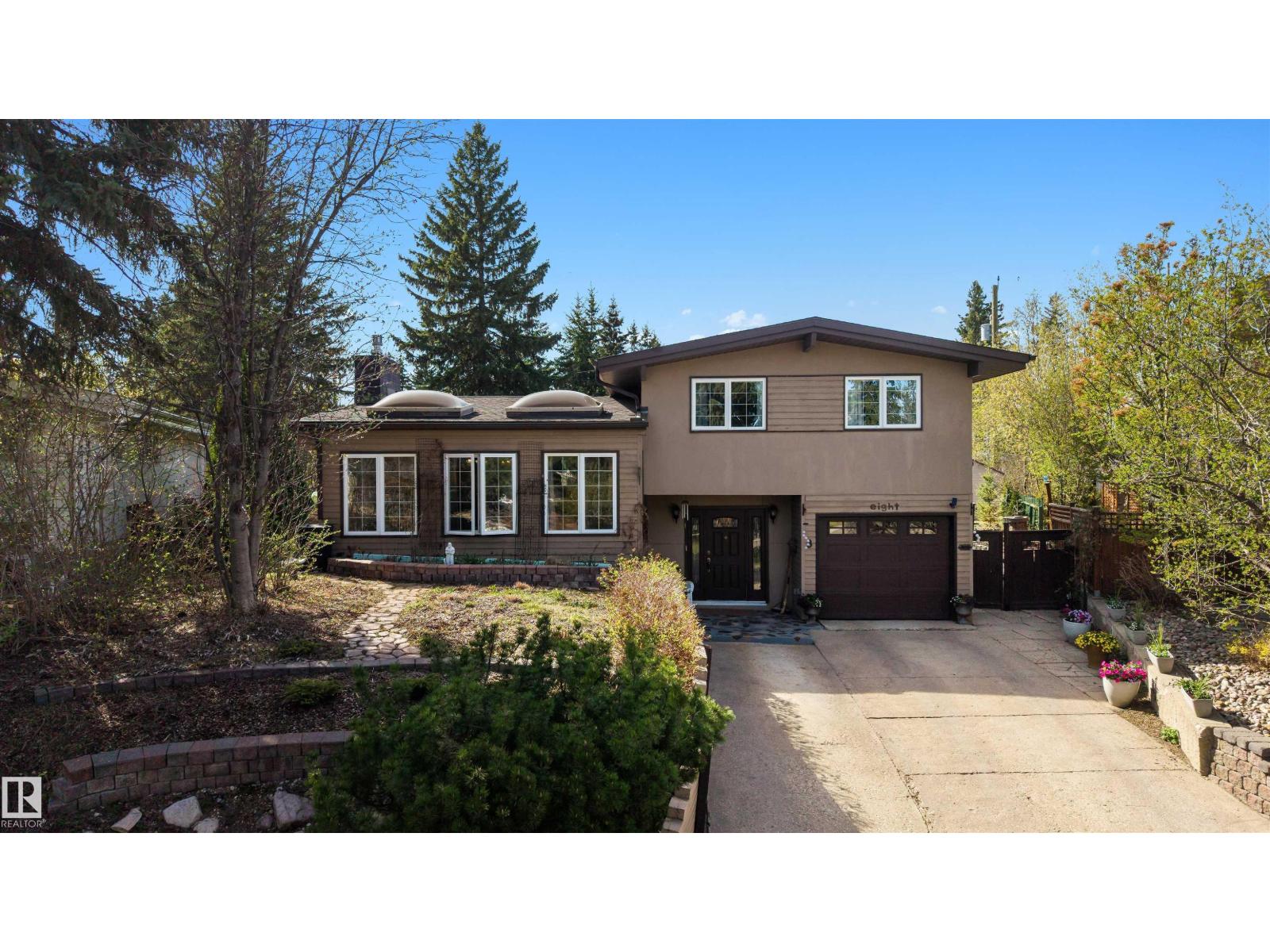 8 GARLAND PL - 1