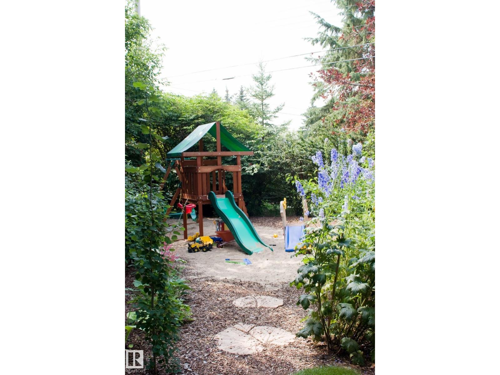 8 GARLAND PL - 38