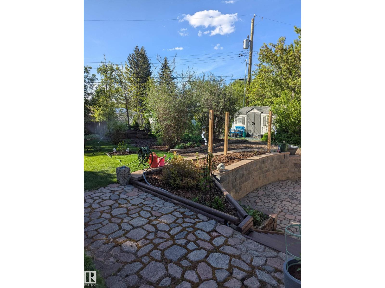 8 GARLAND PL - Image 40