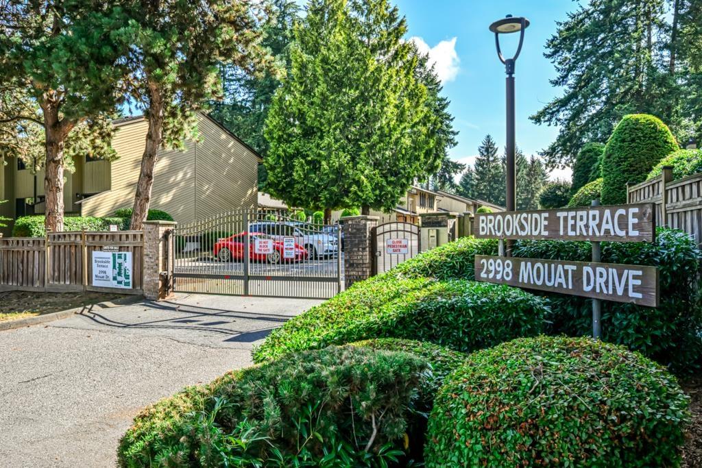 2 2998 MOUAT DRIVE