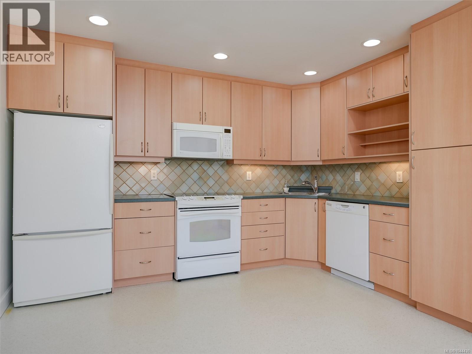  7927 Wallace Drive, Central Saanich