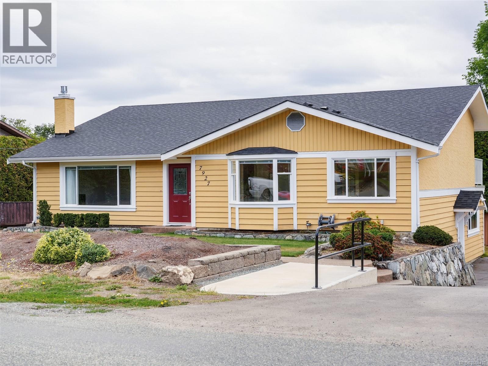  7927 Wallace Drive, Central Saanich