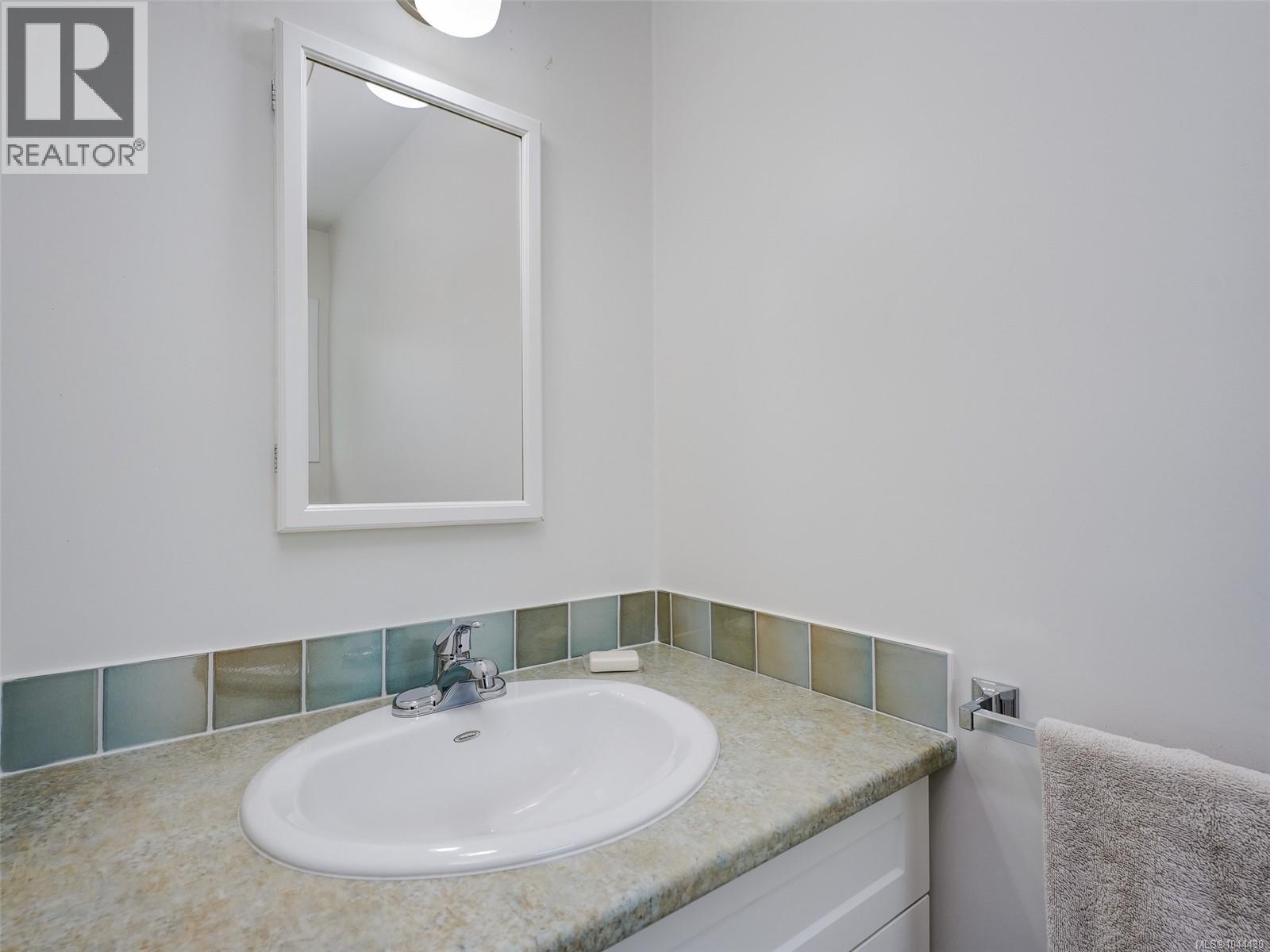  7927 Wallace Drive, Central Saanich