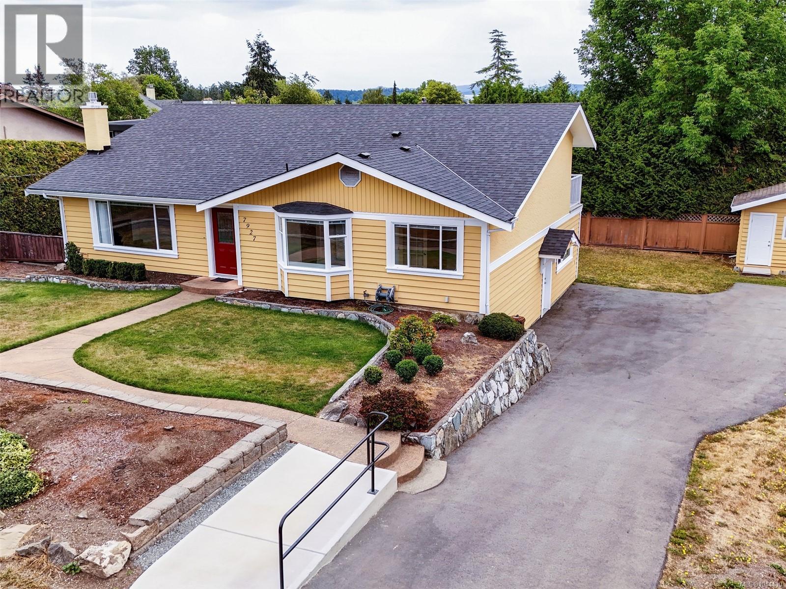  7927 Wallace Drive, Central Saanich